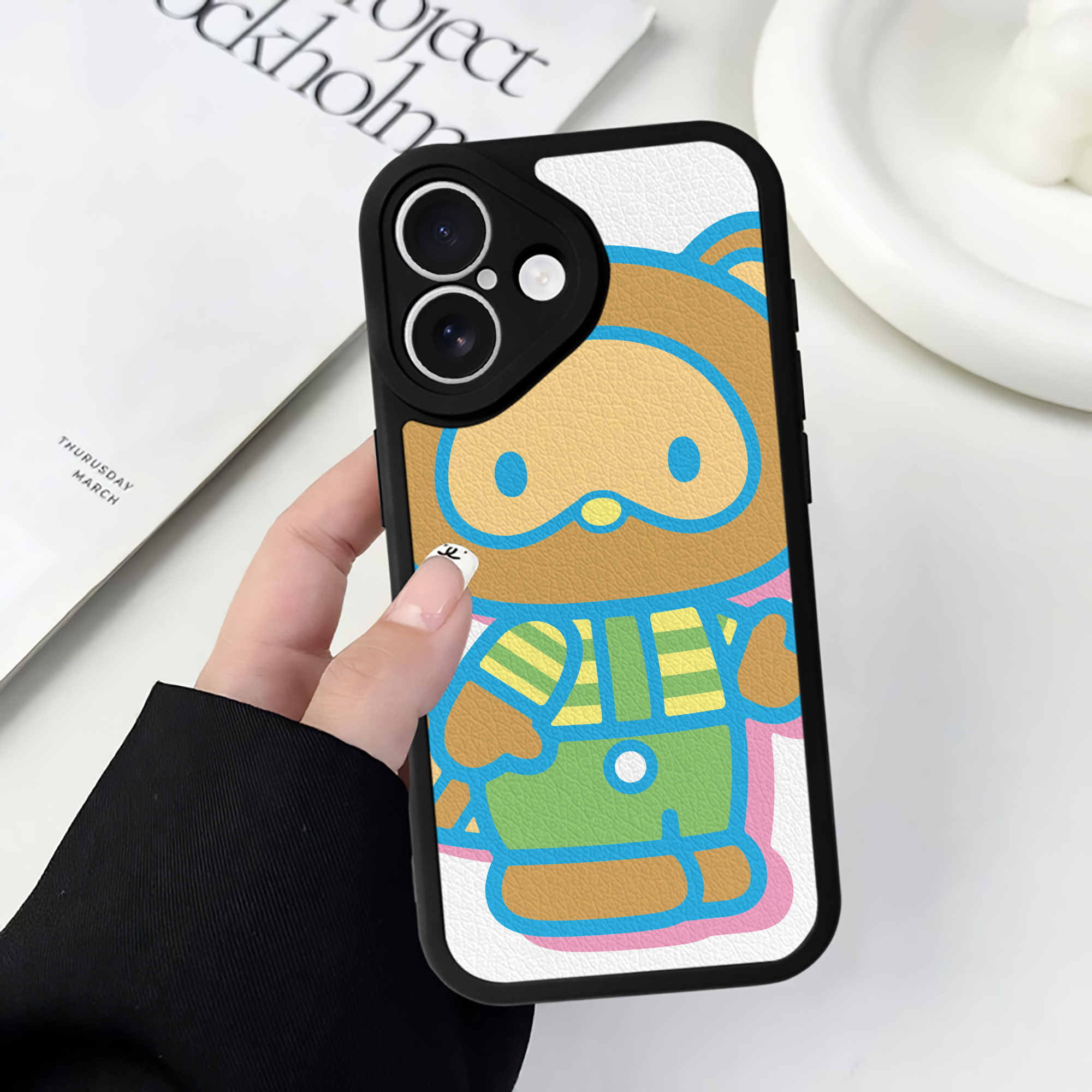 （画像用） Hello Kitty ハローキティ 【iPhone 16シリーズ対応】シリコンスマホケース（レザー調） 材質：シリコン